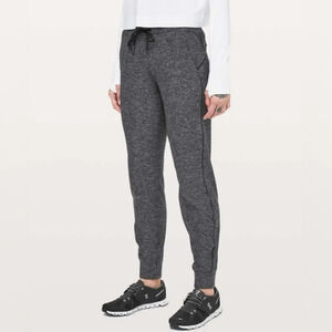Lululemon sz 6 Ready To Rulu Pant *Updated 29"
Heathered Dark Cast / Black EUC